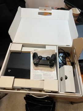 playstation 4 1Tb + 2 pady + 3 gry