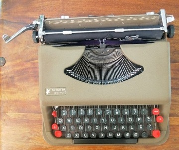 Maszyna do pisania Antares Parva 
