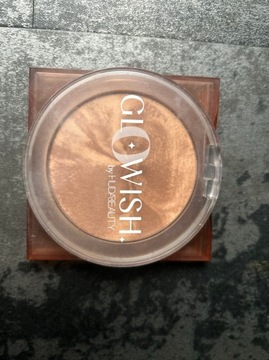 Bronzer HUDABEAUTY  Glowish  02 Medium