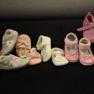 Komplet bucików dla dziewczynki 6-12 miesięcy