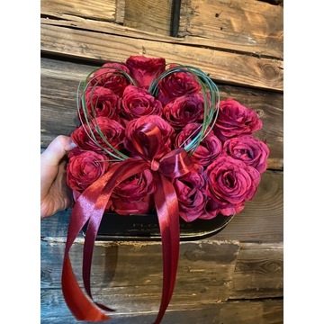 Flowerbox - sztuczne czerwone róże