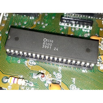 Układ CPU procesor MOS 8500 Commodore C64 + podsta