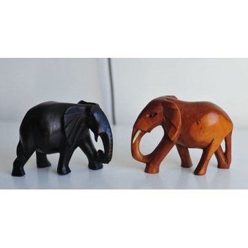 Stare drewniane figurki słonie