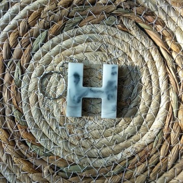 Breloczek z literką H