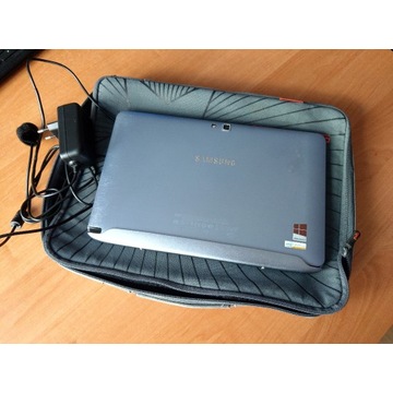 Tablet Laptop Samsung 500T Z Klawiaturą Zbity 11,6