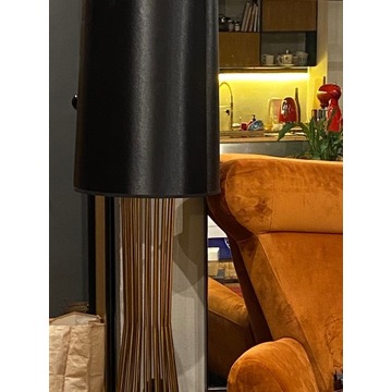 minimalistyczna lampa podłogowa Holmes złota