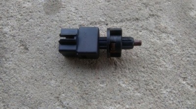 Mitsubishi pajero pinin датчик гальма фото №1