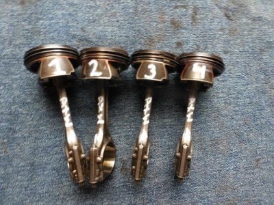 Поршень шатун a3 8p golf v leon octavia 2.0fsi axw фото №1