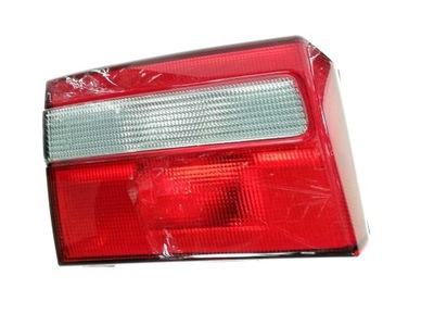 Carina e 92-97 лампа задня кришка багажника багажника ліва фото №1