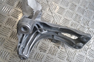 Права підпора кронштейн porsche macan 4g0199308ad фото №1