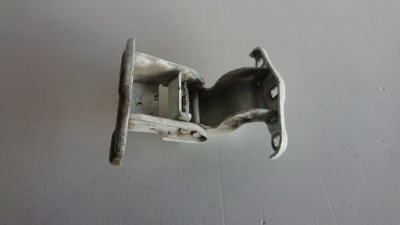 Петля дверь задняя створка vivaro trafic 527428c фото №1