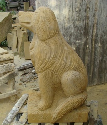 Pies z kamienia - piaskowiec