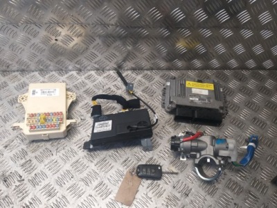 Hyundai i30 набор стартовый бортовой компьютер 39113-2a461 фото №1