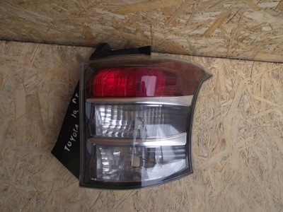 Toyota iq лампа правий задня фото №1