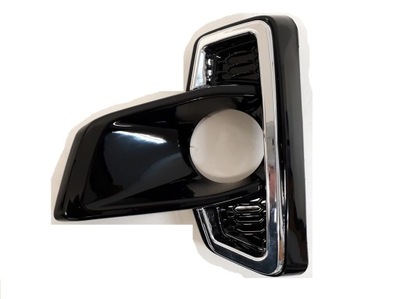 Ліва решітка протитуманної фари хром toyota hilux 2018 2019 фото №1