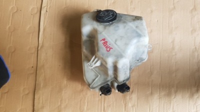 Toyota prius 03-09 бачок распылителя фото №1