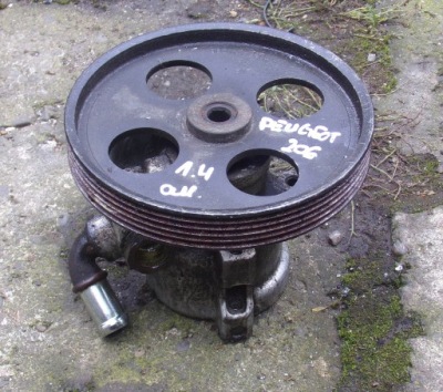 Peugeot 206 1.4 насос усилителя 9634070580 фото №1