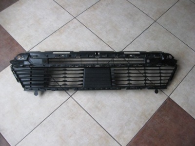 Решётка средняя бампера - peugeot 5008 2 - 2017 фото №1