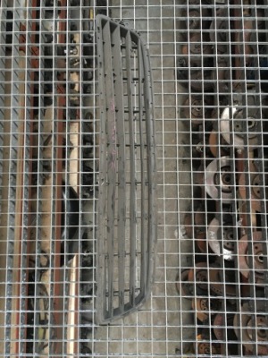 Zafira b решётка средняя бампера 13124978 фото №1