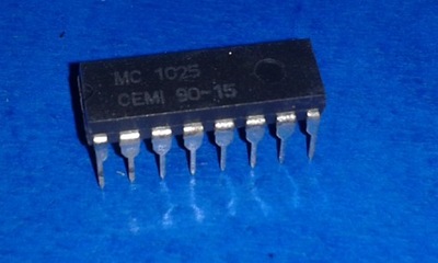 MC1025 DIP CEMI id581P43
