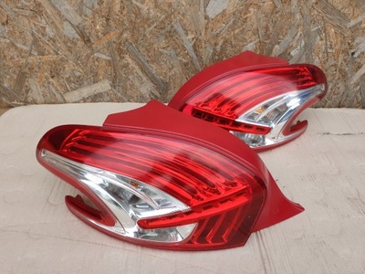 Peugeot 208 лампа правая задняя фото №1