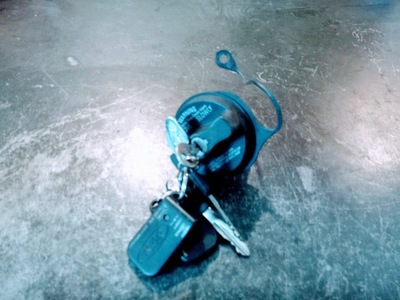 Кришка заливної пального з ключ ford explorer ii фото №1