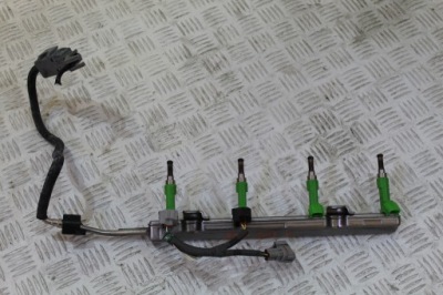 Молдинг упорскування rav4 iv 4 lift 73250-36010 фото №1