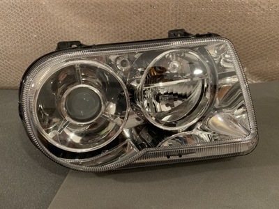 Chrysler 300c права лампа ксенон фото №1