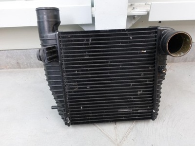 Aston martin інтеркулер радіатор 1030162200 фото №1