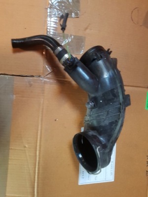 Bmw f07 f10 f11 шланг труба воздуха 8506702 фото №1