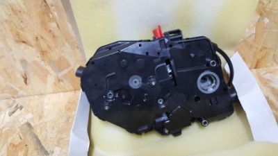 Кронштейн замок центральный vw transporter t5 задний фото №1