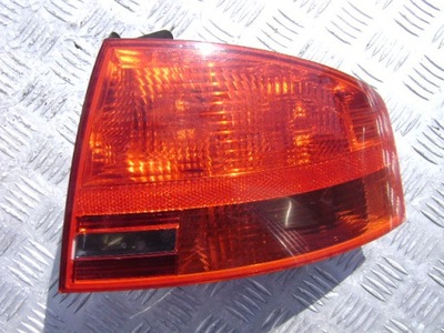Audi a4 b7 sedan - лампа задня права фото №1