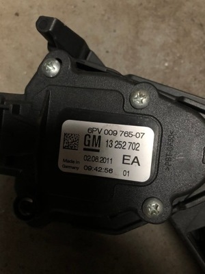 Opel astra j педаль газу 13252702 ea фото №1