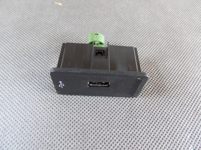 Vw touareg iii роз'єм port usb 9p1035222b фото №1