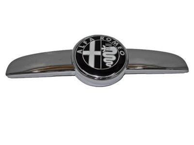 GROTELĖS NA VARIKLIO DANGTĮ CHROM EMBLEMA SCUDETO MOTYLEK LOGO ALFA ROMEO 159 