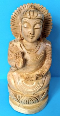 Budda na tronie z lotosu - rzeźba z drewna