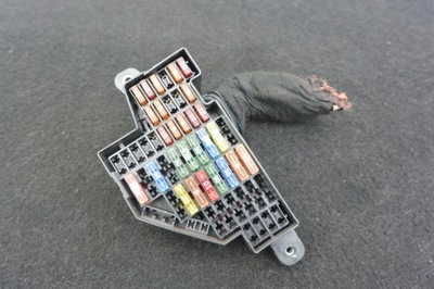 Коробка предохранителей audi tt 8j фото №1