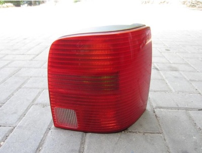 Vw passat b5 kombi лампа права задня комплектна фото №1