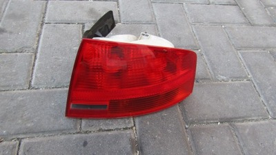 Audi a4 b7 sedan лампа задня права фото №1