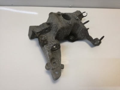 Кронштейн генератора peugeot 208 1.4 hdi 9684979480 фото №1