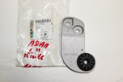 Opel adam кронштейн крепление pod радиатор левая фото №1