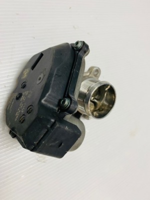 Audi a4 b9 дросельна заслінка 04l131501b фото №1