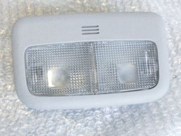 Toyota yaris 2009r лампа потолочный оригинал фото №1