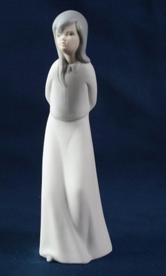 Piękna figurka dziewczynka pochylona porcelana 967