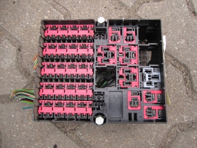 Ford transit connect корпус коробка запобіжників фото №1