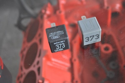 Реле audi оригінальний номер 8d0951253a фото №1