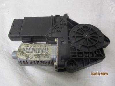 Моторчик скло правий перед passat b5 3b4837752aq фото №1