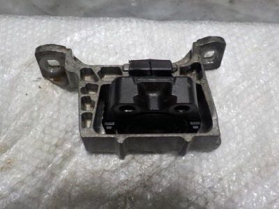 Volvo v50 1.6 кронштейн подушка двигателя правая фото №1