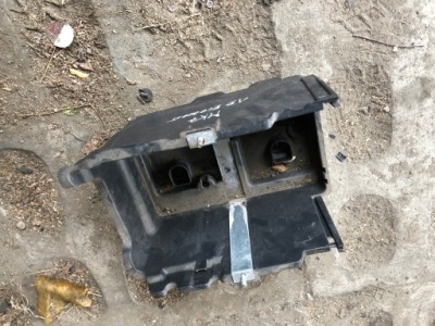 Ford fiesta mk7 рестайлинг  1.0 eco корпус аккумулятор фото №1