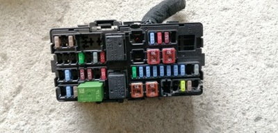 Opel karl корпус предохранителей jb5203245 фото №1